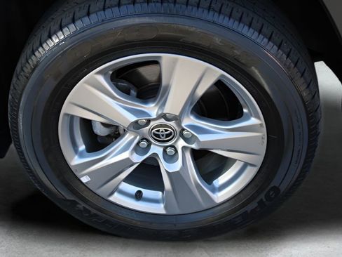 Used 2023 Toyota RAV4 XLE AWD/4WD image 2