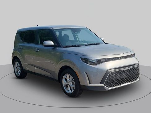 Used 2023 Kia Soul LX w/ Option Group 015 FWD image 1