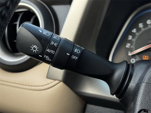 Used 2015 Toyota RAV4 Limited image 22