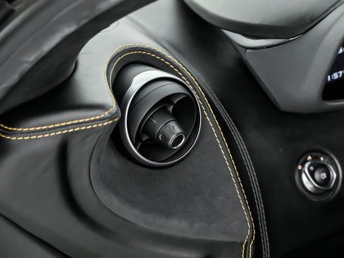 Used 2018 McLaren 570S Spider image 30