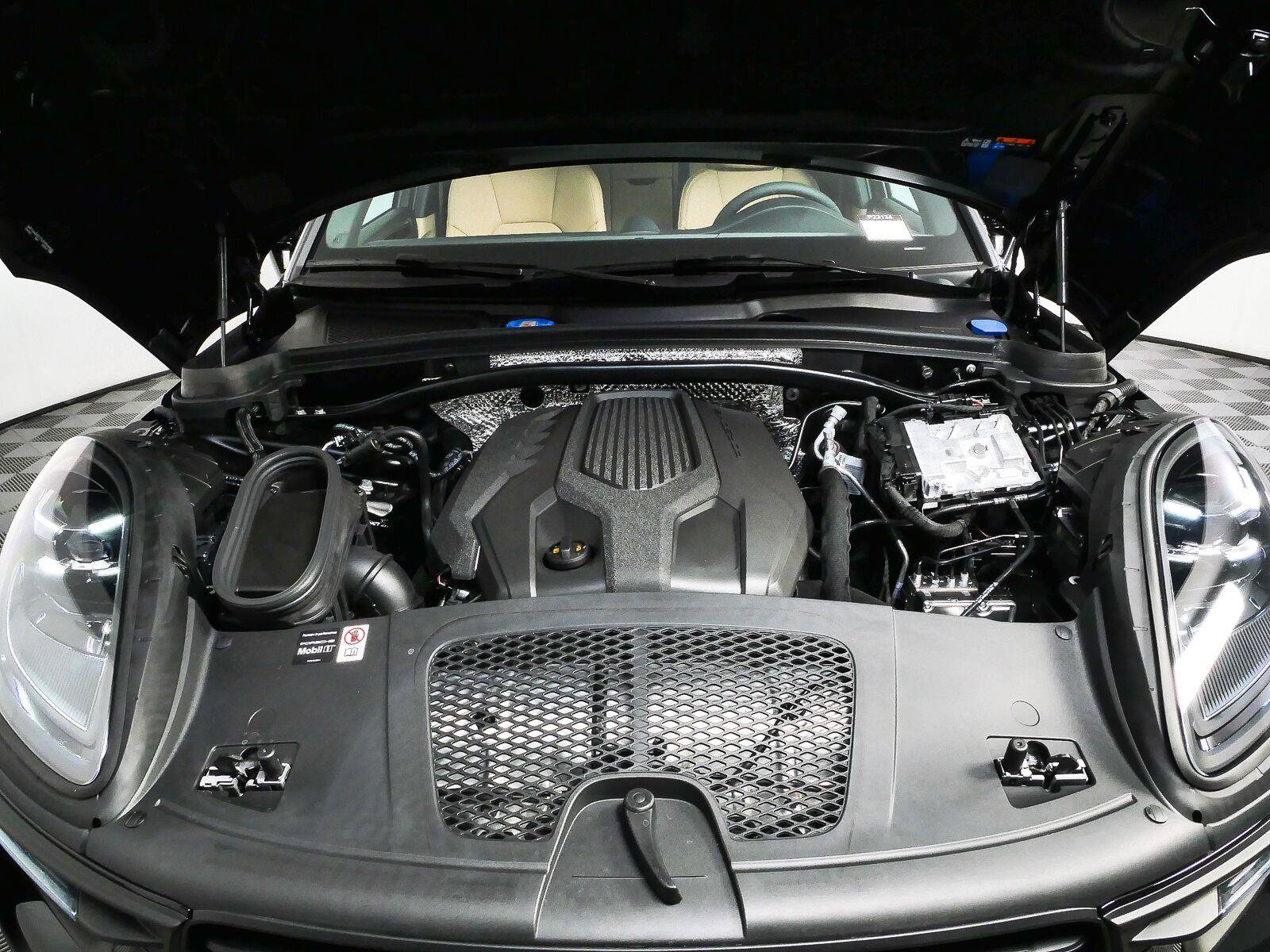 New 2026 Porsche Macan Turbo AWD/4WD image 35