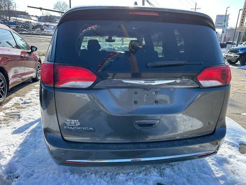 Certified 2018 Chrysler Pacifica Touring-L image 4