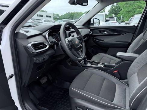 Used 2022 Chevrolet TrailBlazer LT w/ Convenience Package FWD image 17