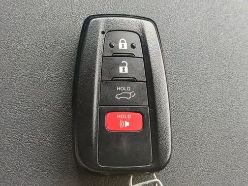 Used 2021 Toyota Highlander Platinum image 28