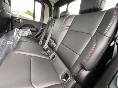 New 2025 Jeep Gladiator Rubicon w/ Convenience Group image 20