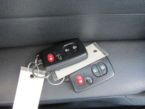 Used 2013 Toyota Highlander Limited image 16