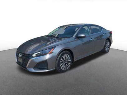 Used 2023 Nissan Altima 2.5 SV
