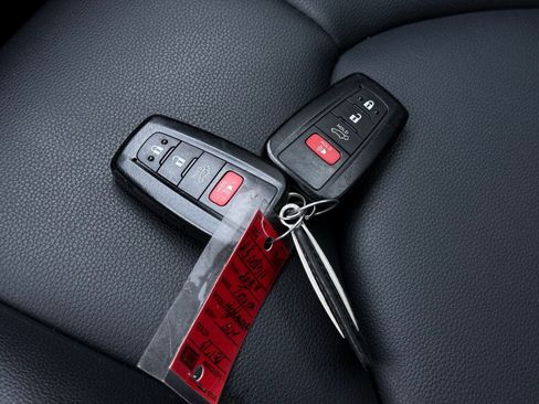 Used 2023 Toyota Highlander XLE image 46