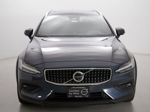 Certified 2025 Volvo V60 B5 Cross Country Ultra AWD/4WD image 5