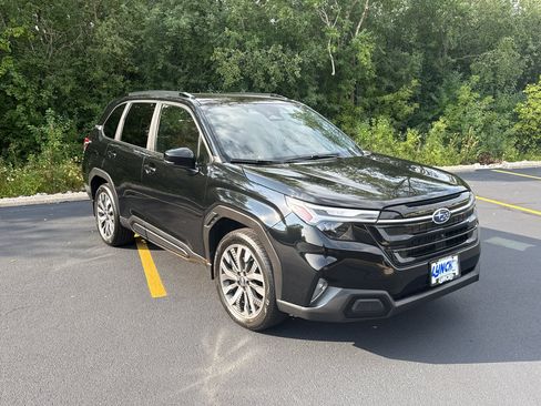 Used 2025 Subaru Forester Touring w/ Popular Package - Touring AWD/4WD image 3