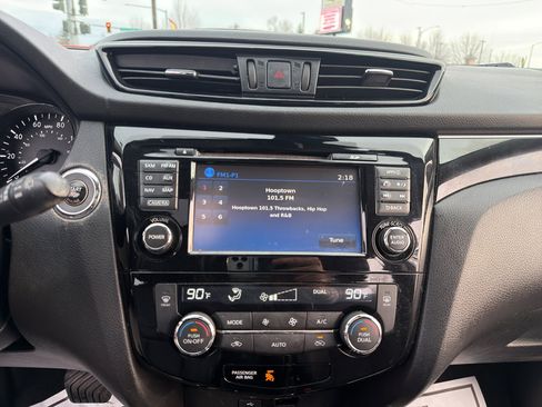 Used 2018 Nissan Rogue Sport SL w/ SL Premium Package image 18