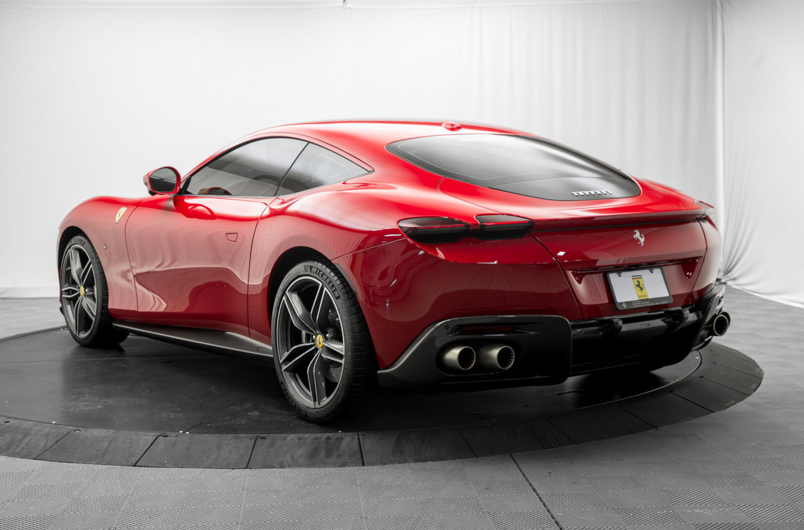 Used 2022 Ferrari Roma RWD image 5