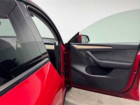 Used 2023 Tesla Model Y Long Range image 9