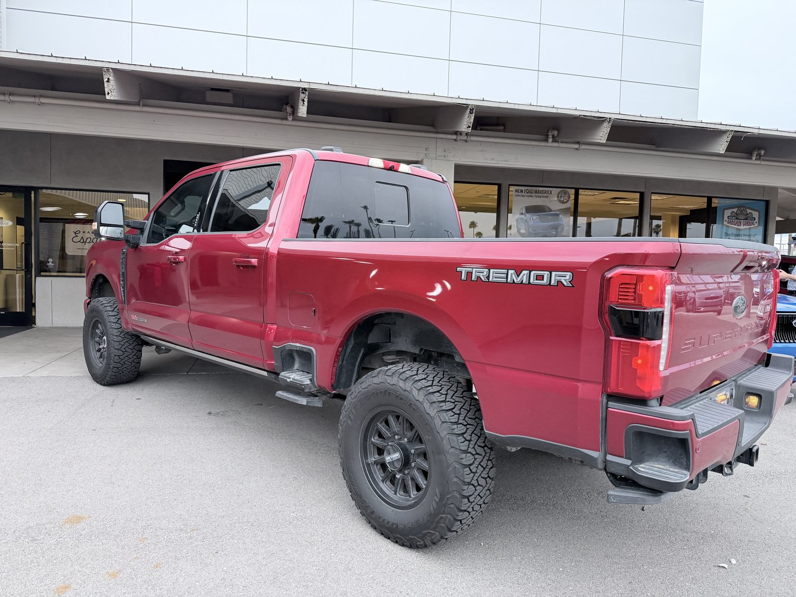 Used 2024 Ford F250 Lariat w/ Lariat Ultimate Package AWD/4WD image 2