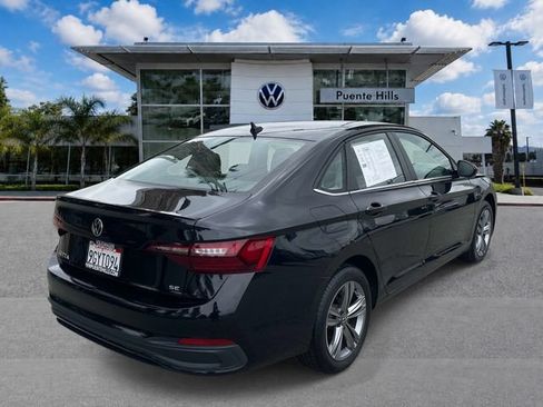 Used 2023 Volkswagen Jetta SE FWD image 4