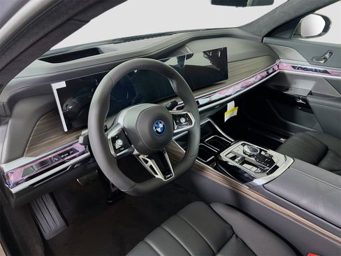 New 2025 BMW i7 xDrive60 image 9