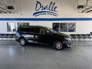 Used 2020 Chrysler Pacifica Touring-L image 1