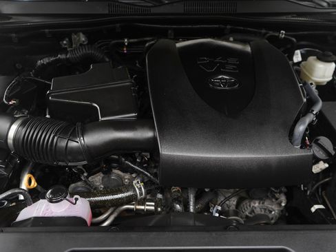 Used 2022 Toyota Tacoma Limited image 31