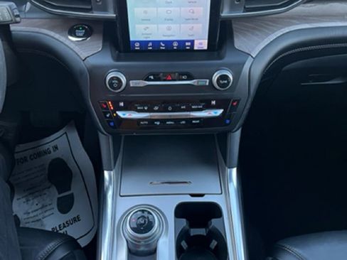 Used 2020 Ford Explorer Platinum w/ Premium Technology Package image 21