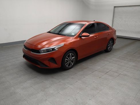 Used 2023 Kia Forte LXS w/ LXS Technology Package FWD image 2