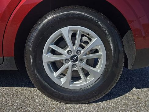 Used 2024 Kia Carnival LX image 28