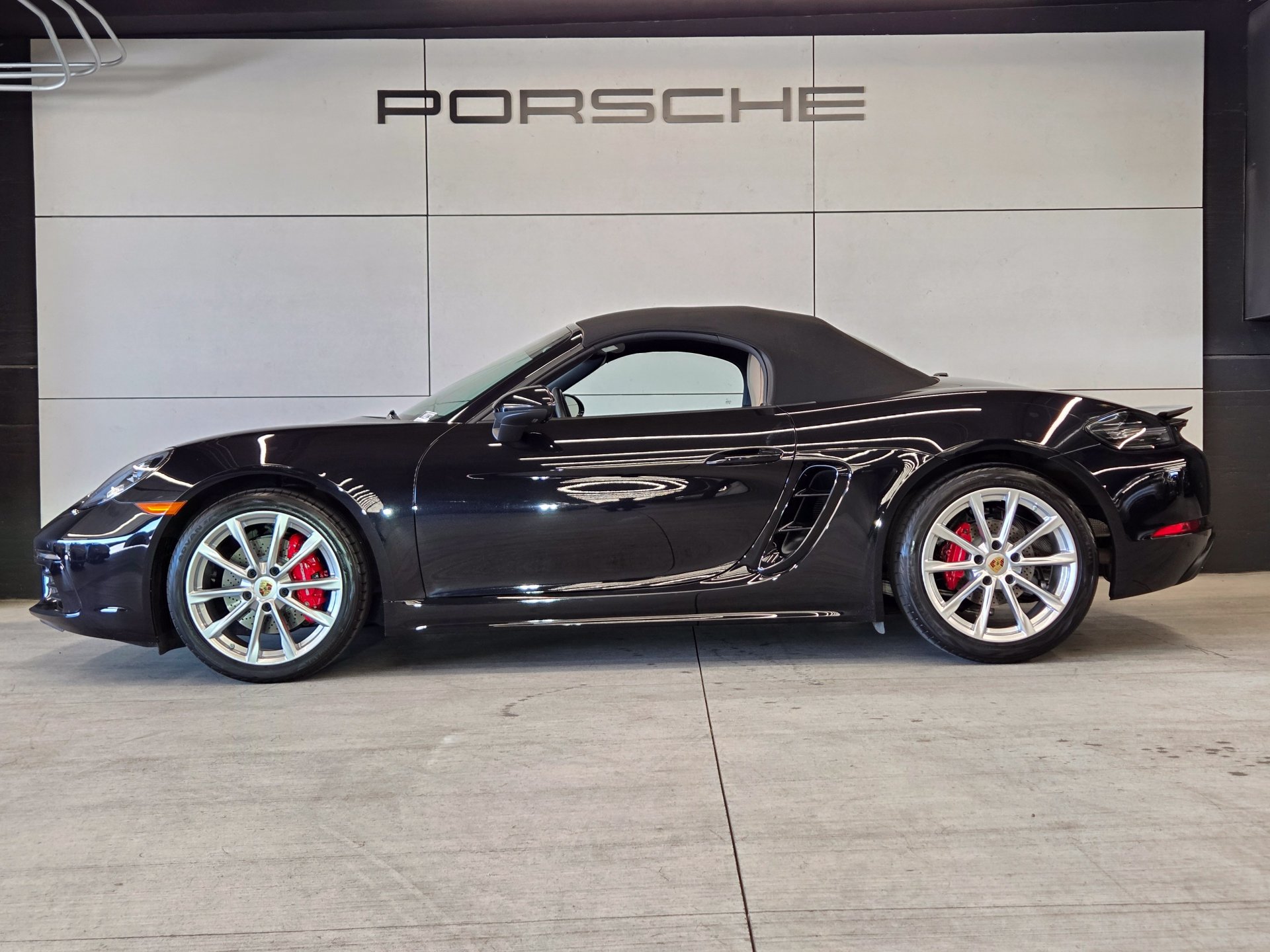 Certified 2023 Porsche 718 Boxster S RWD image 2