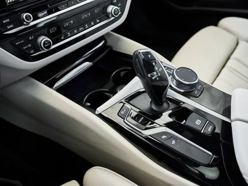 Used 2018 BMW 540i w/ Premium Package RWD image 33