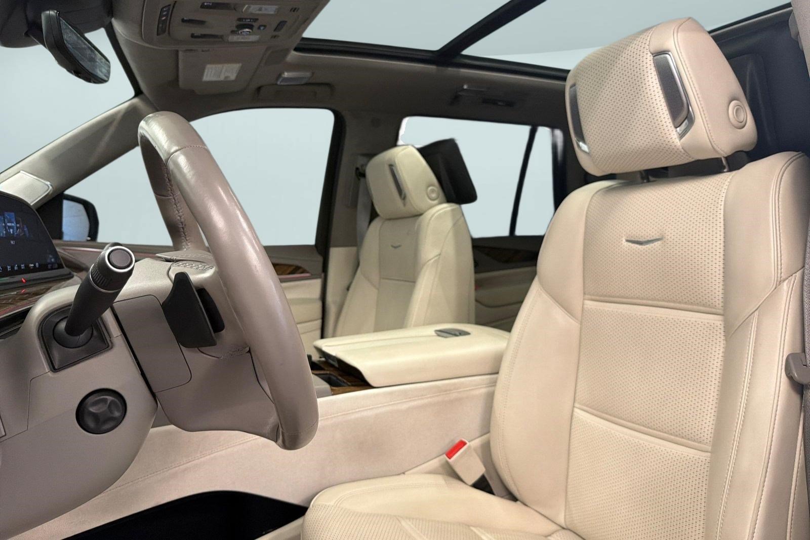 Used 2022 Cadillac Escalade Sport Platinum w/ Heavy-Duty Trailer Package AWD/4WD image 28