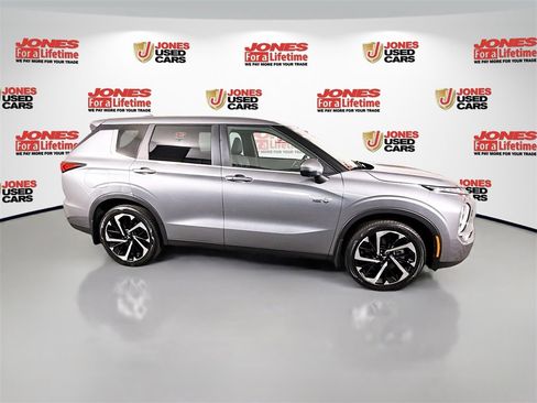 Used 2023 Mitsubishi Outlander SE image 18