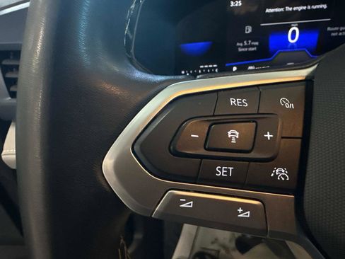 Used 2024 Volkswagen Taos SE image 18