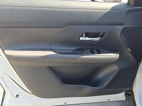 Used 2025 Nissan Kicks SV w/ SV Premium Package FWD image 23