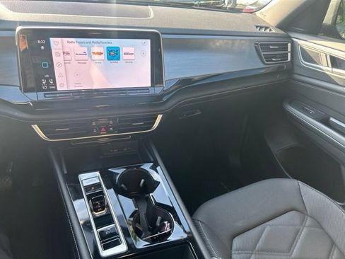 Used 2024 Volkswagen Atlas Cross Sport SE w/ Panoramic Sunroof Package AWD/4WD image 11