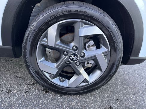 Used 2025 Hyundai Venue SEL FWD image 11