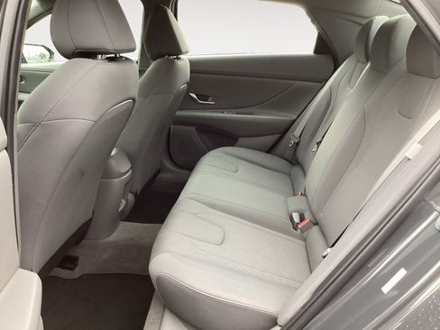 Used 2024 Hyundai Elantra SE FWD image 25