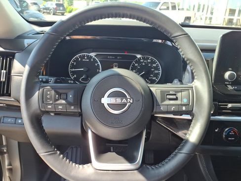 Used 2025 Nissan Pathfinder SV AWD/4WD image 8