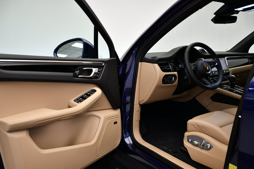 Certified 2026 Porsche Macan Turbo AWD/4WD image 37