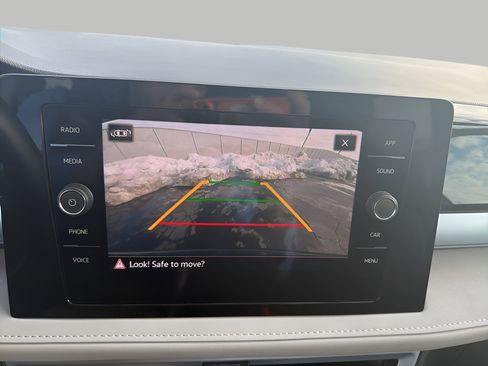 Used 2025 Volkswagen Taos SE image 18