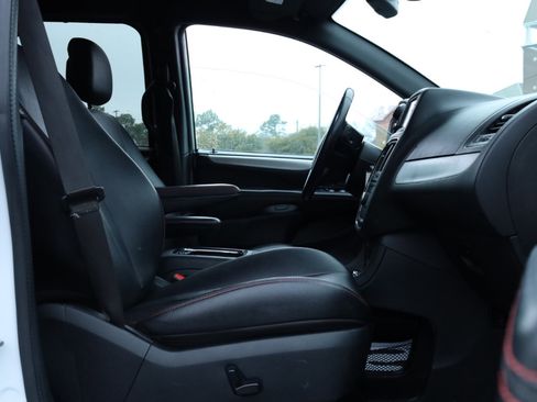 Used 2020 Dodge Grand Caravan GT image 15