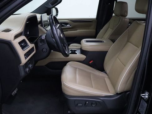 Used 2024 Chevrolet Suburban Premier image 12