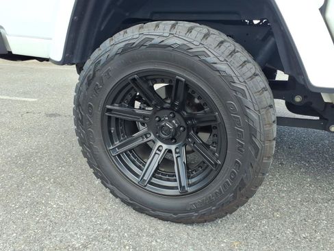 Used 2021 Jeep Gladiator Overland AWD/4WD image 11