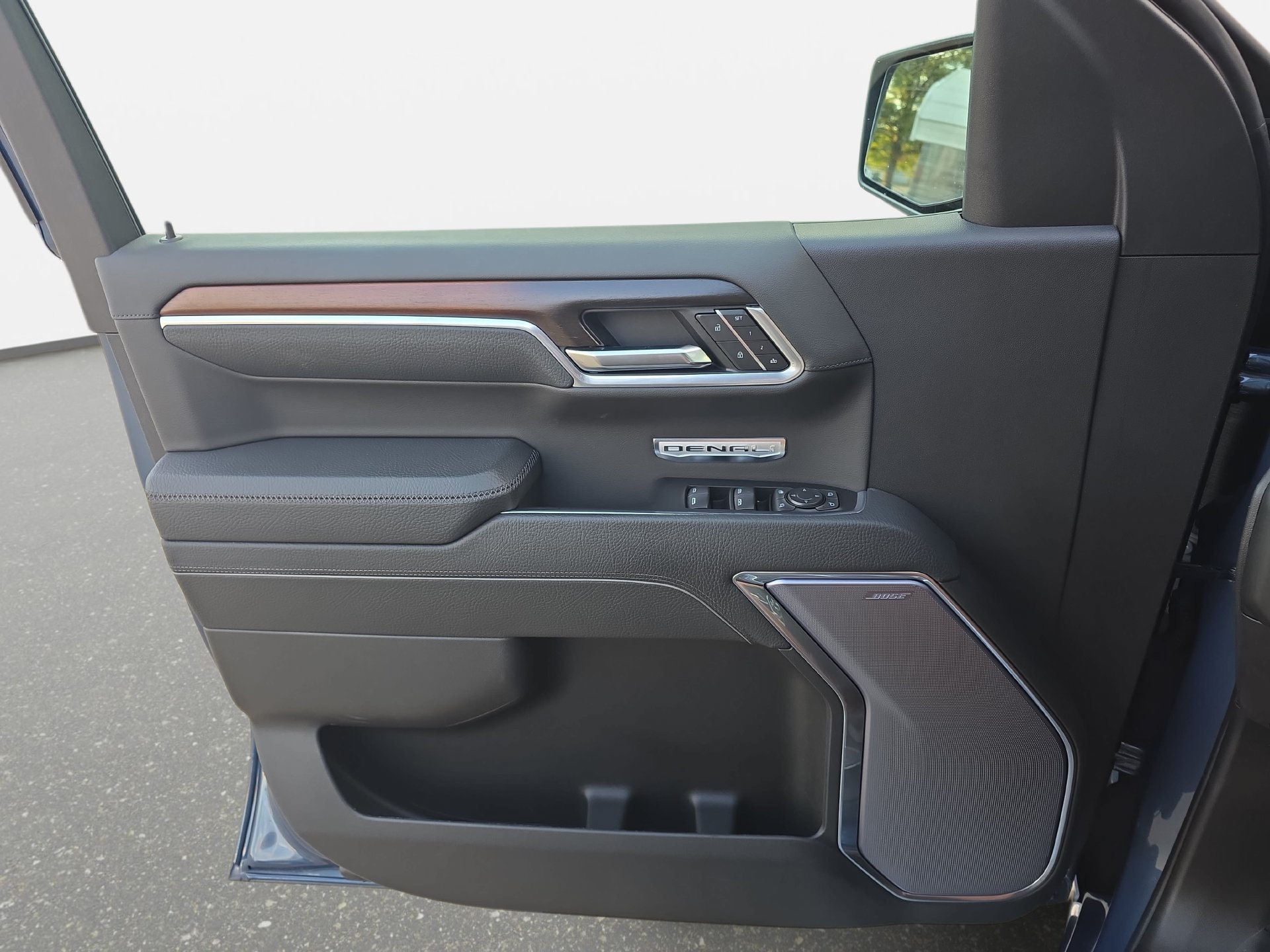 Used 2026 GMC Sierra 1500 Denali w/ Technology Package AWD/4WD image 25