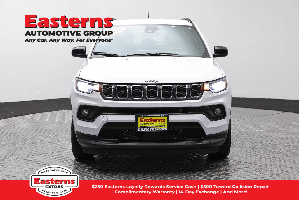 Used 2024 Jeep Compass Latitude AWD/4WD image 3