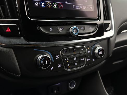 Used 2023 Chevrolet Traverse LT FWD image 16