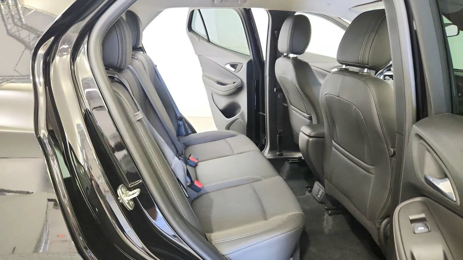 Used 2024 Buick Encore GX Preferred AWD/4WD image 27
