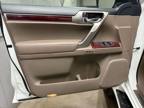 Used 2016 Lexus GX 460 image 18