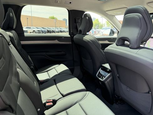 Used 2025 Volvo EX90 Plus AWD/4WD image 38