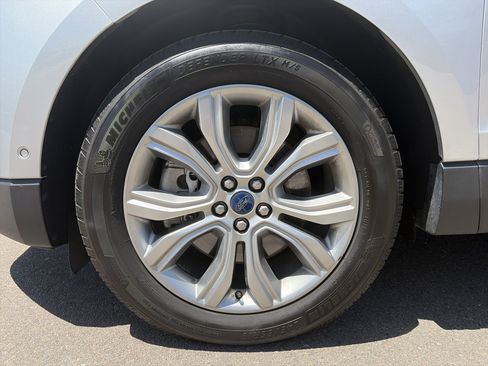 Used 2019 Ford Edge Titanium w/ Equipment Group 301A AWD/4WD image 13