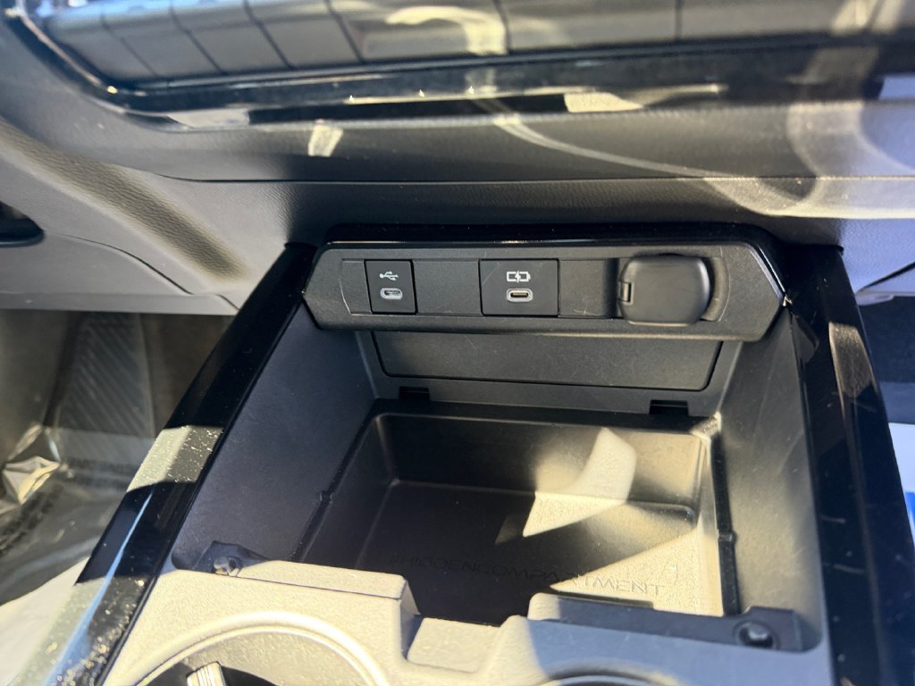 Used 2025 Toyota Prius XLE AWD/4WD image 19
