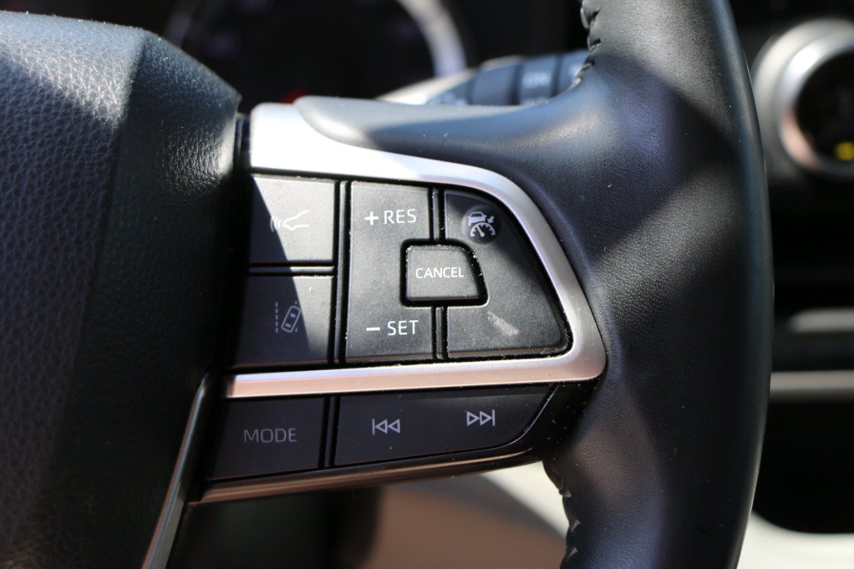 Used 2022 Toyota Highlander LE FWD image 19