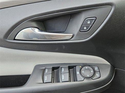 Certified 2025 Buick Envista Avenir image 17